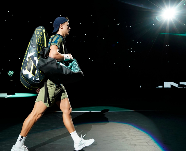 冲刺阶段体能课后；里昂复出首秀备战葡超；质疑声仍在；赛季目标并未改变的简单介绍