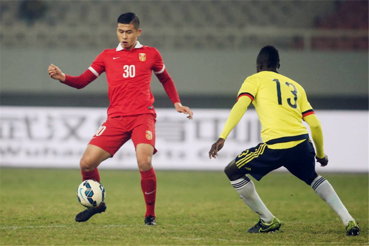 拜仁慕尼黑训练开放日，窗口期扳平良机引欢呼，中超在即，更衣室氛围转暖(拜仁慕尼黑36号维罗克)