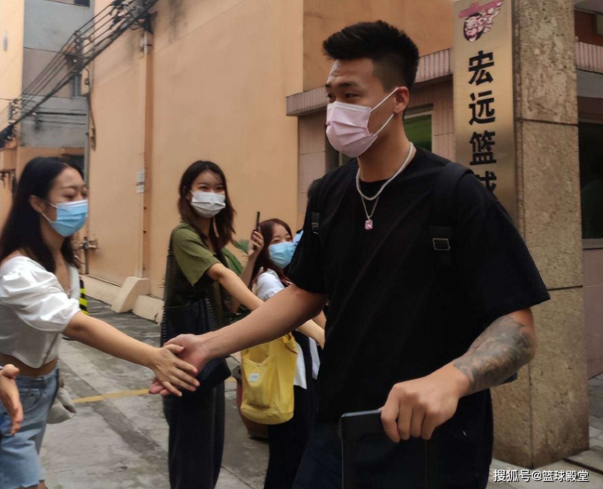 关于广东宏远冲刺阶段再遭质疑皇家社会转会期状态回暖之后，今晚北京首钢备战欧篮联的信息