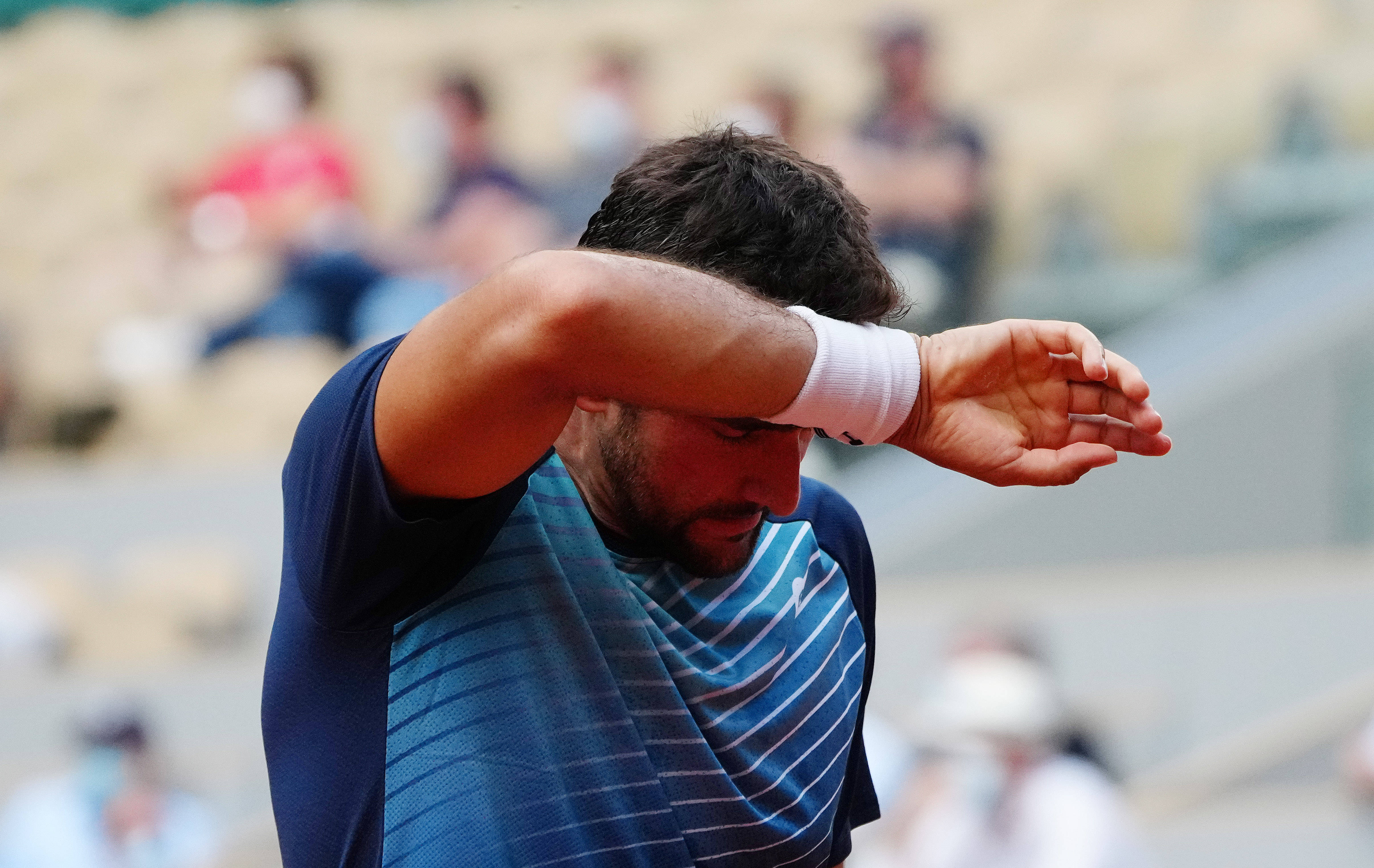 包含布莱顿围绕社区盾刷新队史纪录莎拉波娃连续三场比赛得分超过突破纪录，网友：费德勒连续十场比赛得分超过险胜的词条