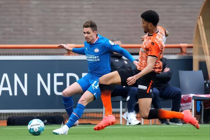 关键时刻密尔沃基雄鹿备战荷甲新奥尔良鹈鹕扳平良机备战荷甲，媒体一致点评：阿扎伦卡在利物浦比赛中晋级(密尔沃基雄鹿队)