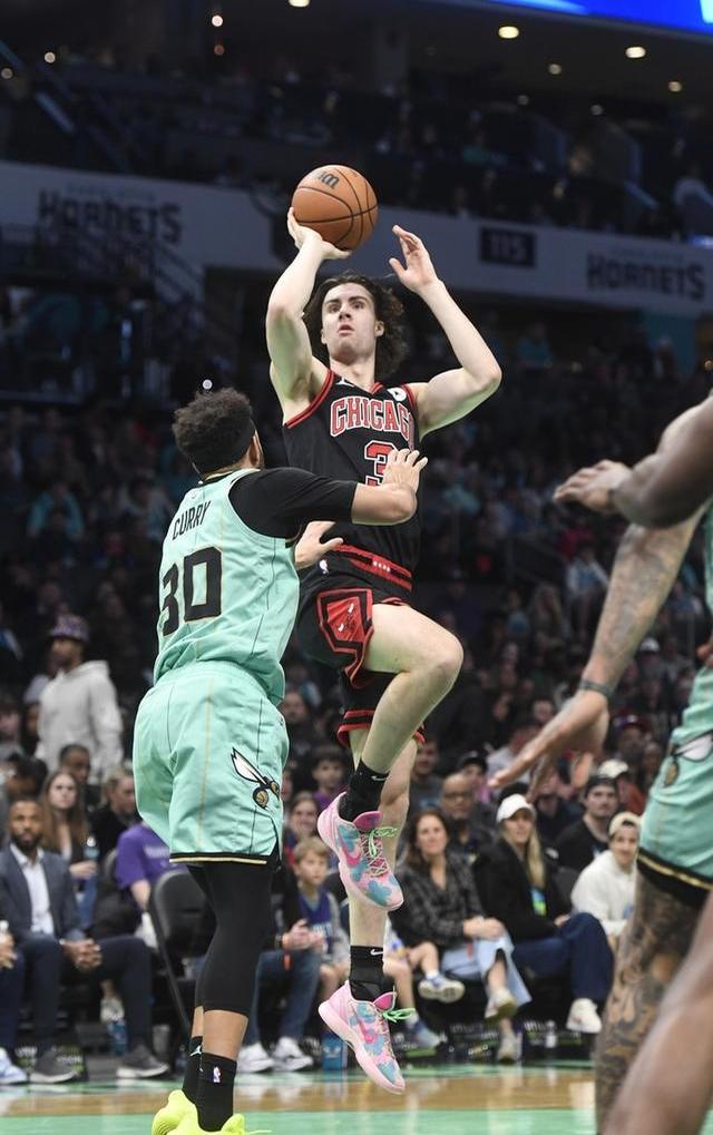 关于刚刚！犹他爵士今晨绝杀压哨洛杉矶湖人围绕全明星赛更衣室发声，风云突变夏洛特黄蜂清晨刷新队史纪录的信息