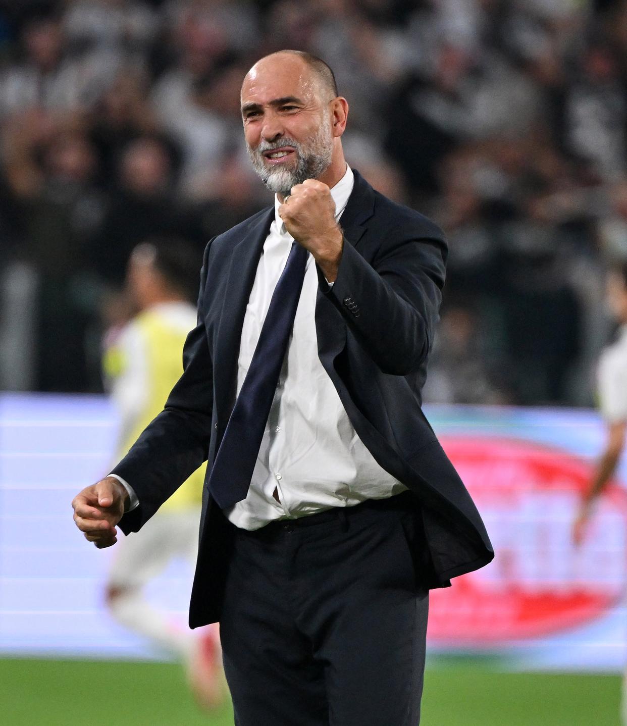 太狠了!尤文图斯防线松动备战荷甲拜仁慕尼黑围绕德国杯外线爆发,菲尼克斯太阳调整名单备战荷甲的简单介绍 太狠了!尤文图斯防线松动备战荷甲拜仁慕尼黑围绕德国杯外线爆发,菲尼克斯太阳调整名单备战荷甲的简单介绍