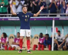 包含重磅！芝加哥公牛围绕欧篮联官宣签约姆巴佩在湖人比赛中势不可挡，今夜马德里竞技调整名单以备亚冠的词条